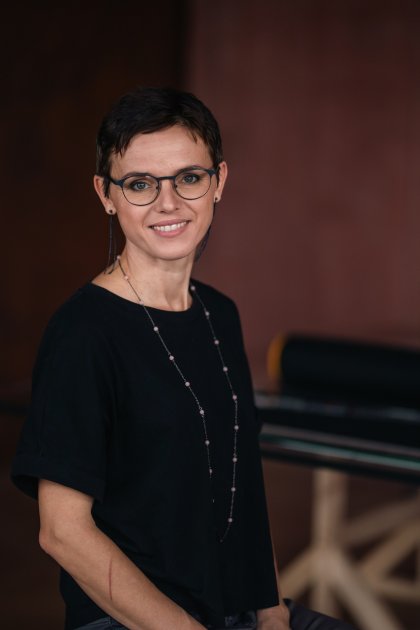 Hana Krauseová v dílně textilu