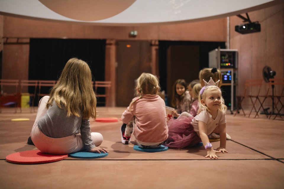 Letní malé příměstské tábory ve SFÉŘE děti u Koule